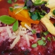 Rote Bete-Risotto mit Kürbis, Parmesan und Apfelchips